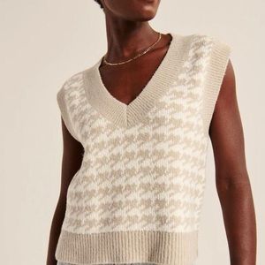 Abercrombie & Fitch Sweater Vest